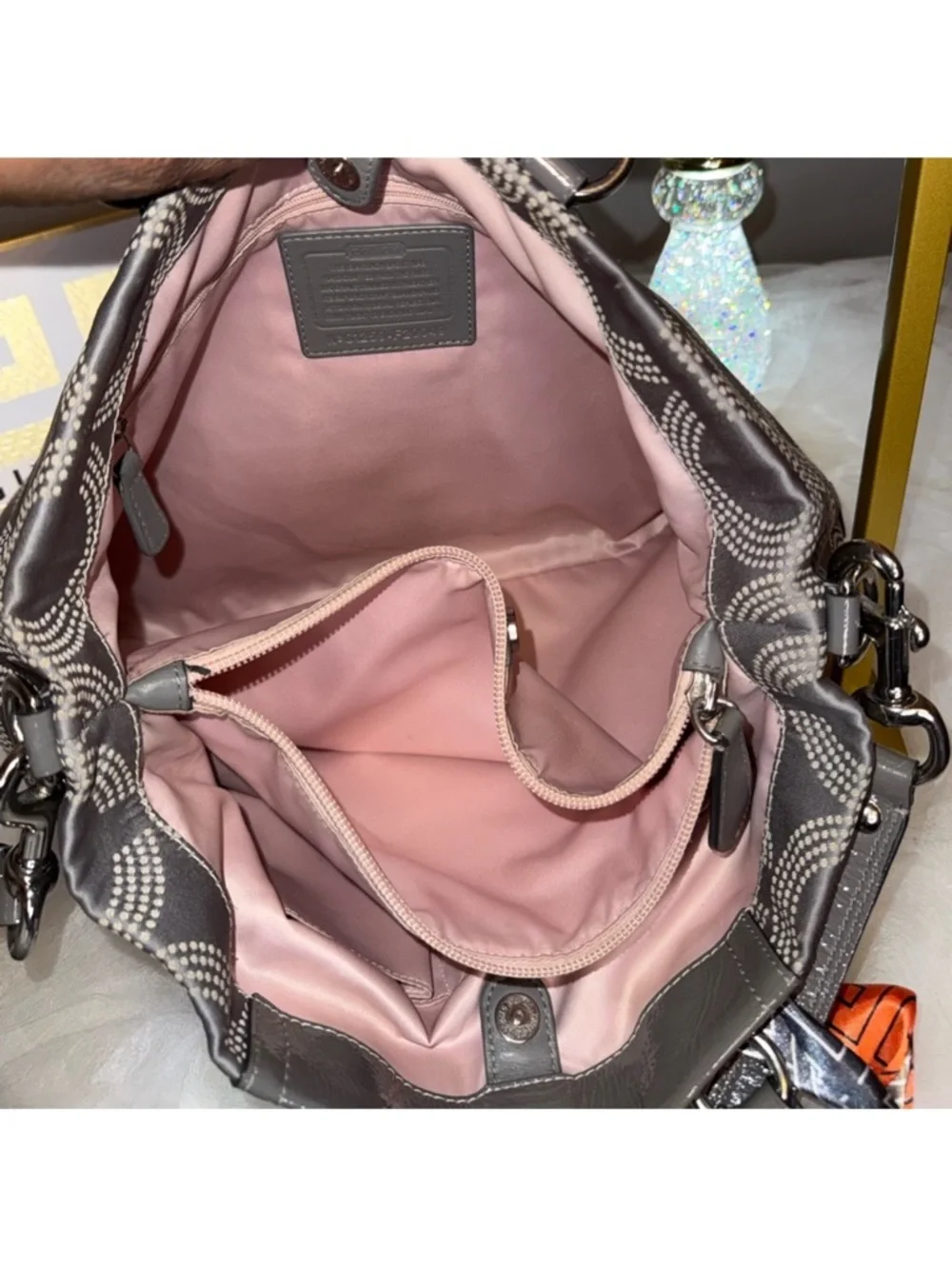 Coach Ashley Gray Dotted Op Art crossbody NWOT includes🍒 charm and bag scarf - Picture 3 of 10